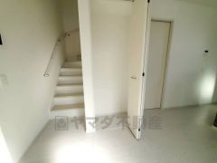 物が散らかりやすいリビングに収納スペースを確保。書類や雑貨をひとまとめにできまるため、お部屋をすっきりさせることが出来ます。