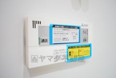 湯量・湯温の設定、そして保温までワンタッチのフルオートバス。便利な追い炊き機能付きです。