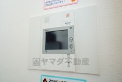 防犯性、セキュリティ対策に安心できるテレビモニター付きインターフォンです。セールスマン対策にもなり安心できます。