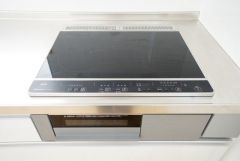 お手入れのしやすいIHクッキングヒーターです。3口コンロなので、効率よくお料理が楽しめます。毎日のお料理も楽しくなりますね＾＾