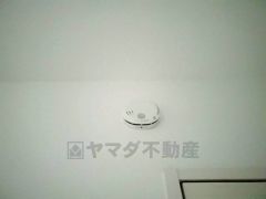 火災発生をいち早く知らせてくれる火災報知器は標準装備です。