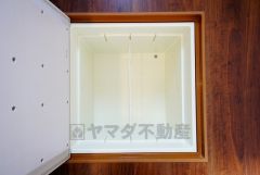 キッチンにある床下収納は、居住スペースを減らさずに買い置きの調味料や非常食などを保管することができます。