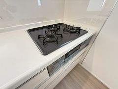 複数の調理を一度に行うことができる3口コンロ。効率よくお料理が出来ます。毎日のお料理も楽しくなりますね＾＾