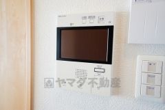 オートロックとモニター付きインターホン装備で女性やお子様も安心。充実のセキュリティで暮らしをサポートします。