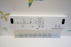 壁リモコンタイプのウォシュレット付き。