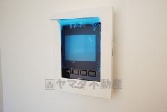 防犯性、セキュリティ対策に安心できるテレビモニター付きインターフォンです。セールスマン対策にもなり安心できます。
