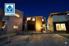 夜の外観イメージです。2路線利用可能で都心へのアクセスの幅が広がります。毎日の通勤・通学・買い物がしやすく、快適に過ごせます。