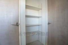 便利な洗面室収納。散らかりがちなバスタオルや清掃用品、化粧品や予備のシャンプー等もきれいに整頓できますね。