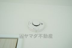 火災発生をいち早く知らせてくれる火災報知器は標準装備です。