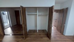 物が散らかりやすいリビングに収納スペースを確保。書類や雑貨をひとまとめにできまるため、お部屋をすっきりさせることが出来ます。