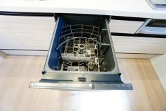 炊事時間を大幅に短縮できる食器洗浄乾燥機付き＾＾食器を洗う手間が減るので家族とのコミュニケーションの時間や自分の時間が増えますね。