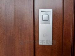 お子様を抱っこしながら簡単に開けられるのが便利なスマートキー。