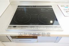 汚れてもサッとふける、お手入れのしやすいIHクッキングヒーター。オール電化なので経済的です。