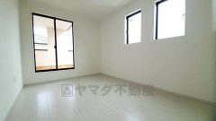 2面採光を確保した明るい室内は、風通しも良く、大変居心地の良い空間となっております。爽やかな風を感じて起きる朝は、快適生活の始まりに。