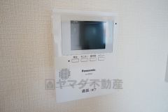防犯性、セキュリティ対策に安心できるテレビモニター付きインターフォンです。セールスマン対策にもなり安心できます。
