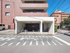 屋根付きの駐輪場完備＾＾