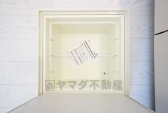 キッチンにある床下収納は、居住スペースを減らさずに買い置きの調味料や非常食などを保管することができます。