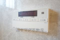 湯量・湯温の設定、そして保温までワンタッチのフルオートバス。便利な追い炊き機能付きです。