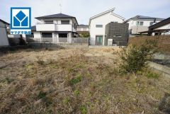 JR舞松原駅徒歩13分、都心へのアクセス良好。八田小学校まで徒歩8分と近く、お子様も無理なく通えます。