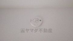 火災発生をいち早く知らせてくれる火災報知器は標準装備です。