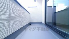 陽当たりの良いバルコニーです。お洗濯やお布団干しはもちろん、日光浴スペースにも。足元は防水工事施工済です。