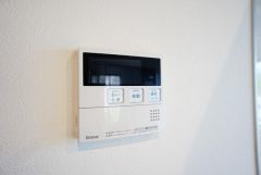 キッチン横からボタンひとつで操作が楽々。