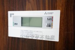 湯量・湯温の設定、そして保温までワンタッチのフルオートバス。便利な追い炊き機能付きです。
