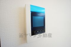 防犯性、セキュリティ対策に安心できるテレビモニター付きインターフォンです。セールスマン対策にもなり安心できます。