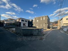 住人以外の車の進入も少なく、小さなお子様を持つご家庭にも安心です。