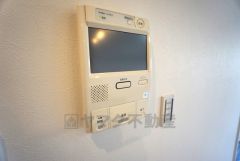 防犯性、セキュリティー対策に安心できるテレビモニター付きインターフォンです。セールスマン対策にもなり安心できます。