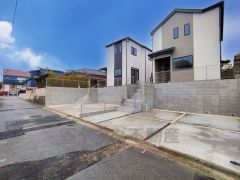 住人以外の車の進入も少なく、小さなお子様を持つご家庭にも安心です。