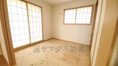 リビング隣には、ホッとできる和室を用意。お子様のお昼寝スペースや書斎としてなど、いろいろとお使い頂けます。