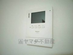防犯性、セキュリティ対策に安心できるテレビモニター付きインターフォンです。セールスマン対策にもなり安心できます。