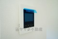 同仕様写真。防犯性、セキュリティ対策に安心できるテレビモニター付きインターフォンです。セールスマン対策にもなり安心できます。