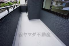 南側に面したバルコニーは日当たり良好です。お洗濯物も気持ちよく干せそうです。日光浴をしたり、星を眺めたりも良いですね^^