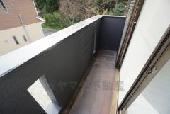 陽当たりの良いバルコニーです。お洗濯やお布団干しはもちろん、日光浴スペースにも。星を眺めたりも良いですね^^