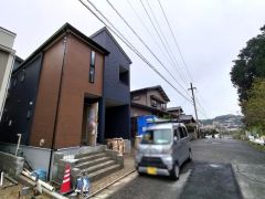 前面道路。西側約5.9ｍ公道。 車通りが少なく、駐車もラクラクです＾＾ 西鉄バス「光葉台前」停まで徒歩約7分＾＾