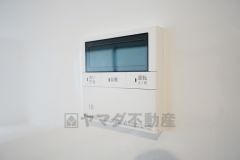 キッチン横からボタンひとつで操作が楽々。