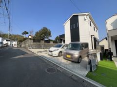 住人以外の車の進入も少なく、小さなお子様を持つご家庭にも安心です。