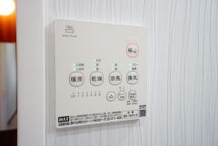 浴室暖房乾燥機付き＾＾梅雨の時期や花粉、PM2.5が酷いときなどの洗濯を干すのに重宝しそうですね＾＾