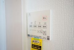 浴室暖房乾燥機には、暖房、乾燥、涼風、換気の4つの機能が付いています。タイマー付きです。換気・雨の日の洗濯も安心です＾＾