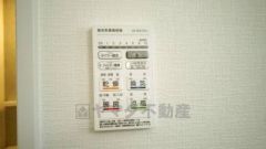 雨の日の洗濯も安心できる浴室暖房乾燥機付き浴室。リモコンで操作もボタン1つで簡単。