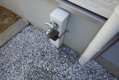 お車の洗車や外壁のお掃除などあると便利な外水栓。