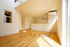 家族が集まる開放的なリビング。思い思いの時間を過ごしたり、家族みんなで食事をしたり、素敵な団らんの場になりますね＾＾