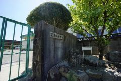 友泉中学校