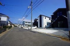 大型車の通行が少なく、騒音や振動が少ないので静かで快適な生活を送れます。