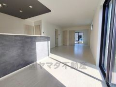 断熱性能の窓ガラスを採用。省エネ、光熱費カットにも貢献します。夏は涼しく、冬は暖かく快適に過ごせますよ＾＾