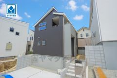 香椎花園前駅徒歩5分、都心へのアクセス良好。スーパーやコンビニなども近く周辺環境充実。快適でゆとりのある生活空間で新生活を始めましょう^^