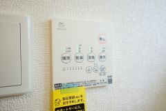 浴室暖房乾燥機付き＾＾梅雨の時期や花粉、PM2.5が酷いときなどの洗濯を干すのに重宝しそうですね＾＾