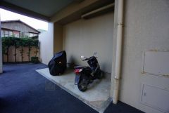バイク置き場あり。